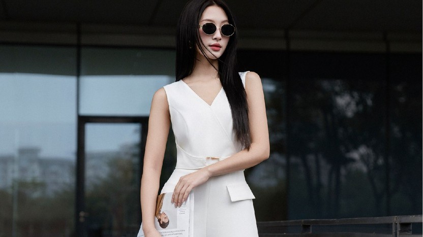 Mặc đẹp không khó với jumpsuit tôn dáng mùa hè