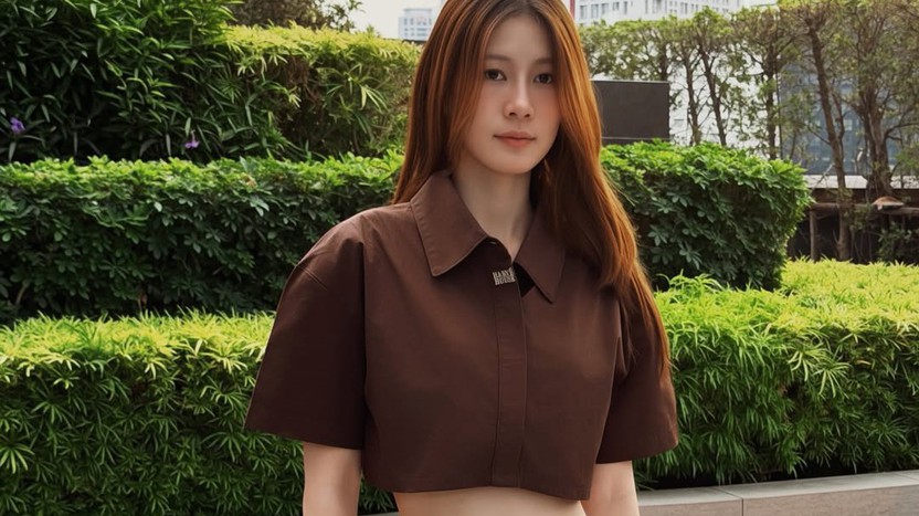Phối đồ với áo crop top giúp nàng khoe dáng đầy cuốn hút