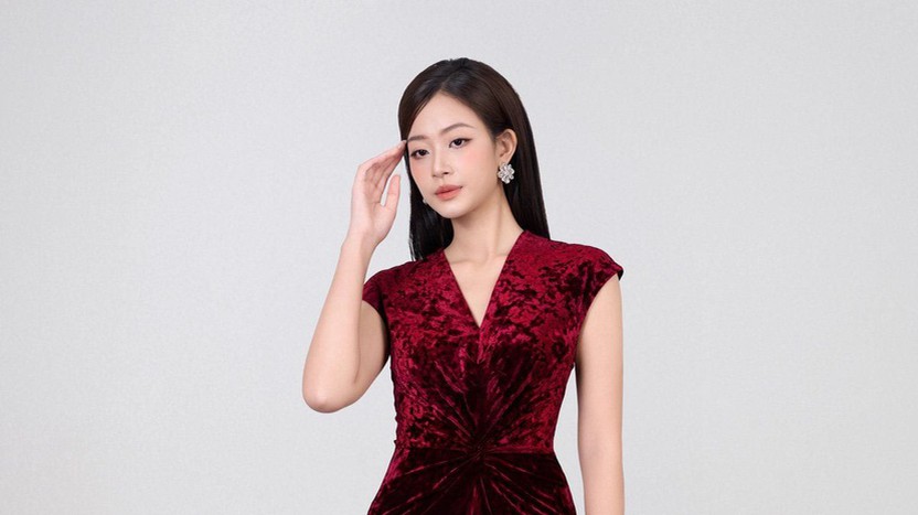 Không cần hở bạo, váy xẻ tà vẫn khiến nàng nổi bật
