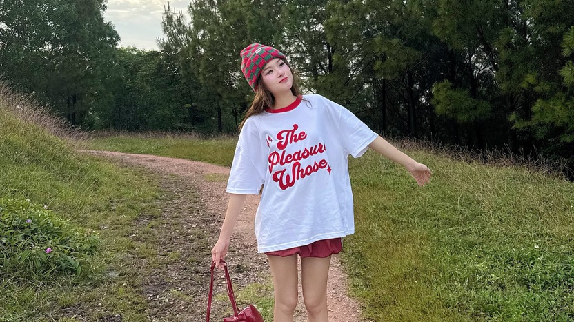 Phá vỡ sự đơn điệu với áo oversized đầy ngẫu hứng