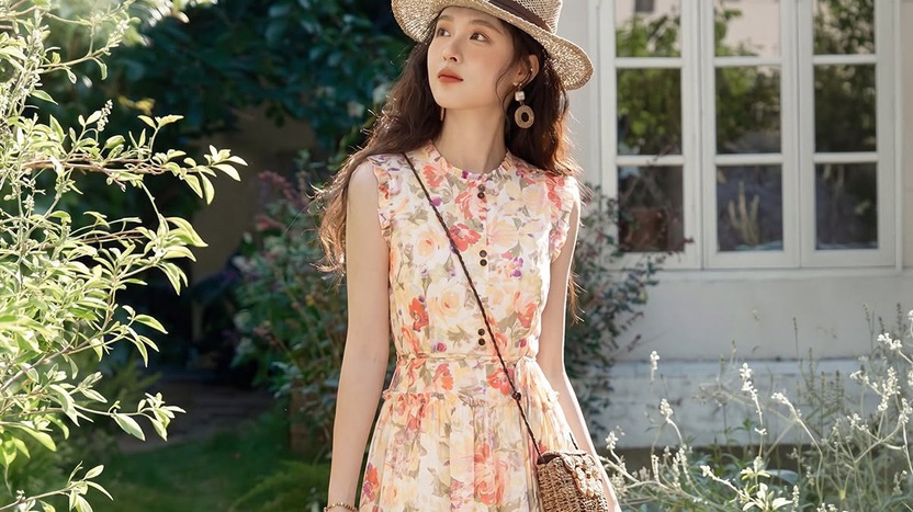 Đắm mình trong vẻ đẹp lãng mạn của váy hoa ngày nắng hạ