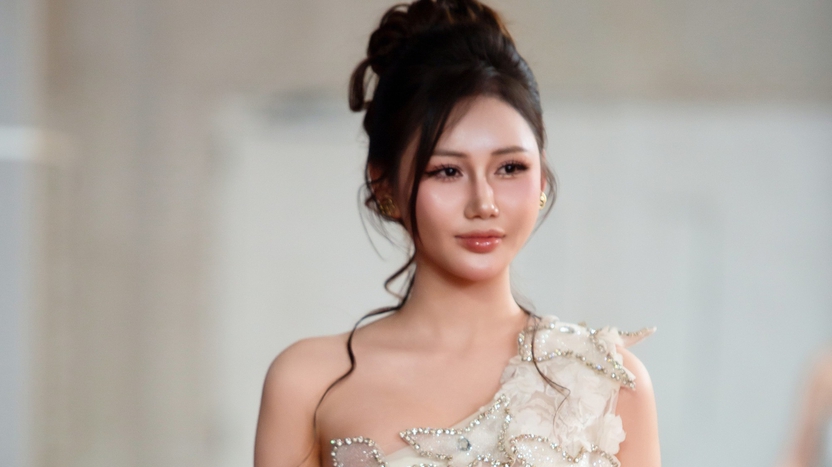 Trang phục dạ tiệc lộng lẫy giúp nàng hóa 'nữ hoàng đêm tiệc'