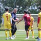 U.23 Việt Nam được HLV Troussier 'vỗ về', tạm gạt bỏ nỗi buồn thất bại
