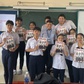 Học sinh 2 huyện đảo nhận Cẩm nang tuyển sinh 2023 của Báo Thanh Niên trao tặng