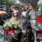 Chú rể rước dâu bằng dàn xe mô tô Harley Davidson khiến nhiều người trầm trồ