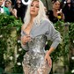 Vòng eo 'gây sốc' của Kim Kardashian tại Met Gala có được là nhờ thói quen này