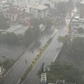 TP.HCM có mưa lớn, trời tối sầm từ sáng sớm