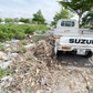 Bắt quả tang xe tải gom rác thải công trình đổ trong khu đô thị mới