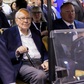 Huyền thoại đầu tư Warren Buffett ví AI như vũ khí hạt nhân