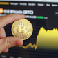 Bitcoin bất ngờ tăng giá lên hơn 100.000 USD