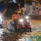 TP.HCM mưa lớn cuối tuần: Đường Nguyễn Văn Khối ngập hơn 4 tiếng vẫn chưa rút