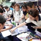 Hoạt động gian hàng triển lãm Tư vấn mùa thi thu hút học sinh