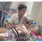 Con bệnh nặng, cha mẹ cần cộng đồng giúp đỡ