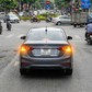 Quan niệm sai lầm của nhiều tài xế khi bật đèn hazard vào vòng xoay