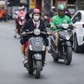 Sử dụng xe máy điện trong mùa mưa, cần lưu ý gì?
