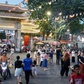 Người dân TP.HCM đi chùa mừng lễ Phật đản, thấy lòng bình an, hướng thiện