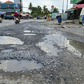Đường xuống cấp, đi lại khó khăn