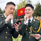 Thượng sĩ Việt Nam kể chuyện sau màn song ca gây sốt với quân nhân Trung Quốc tại Nga