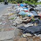Những bãi rác ngổn ngang trên đường