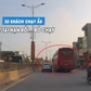 Xe khách cố tình tạt đầu, ép văng gương chiếu hậu xe con rồi... bỏ chạy