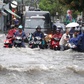 Dự báo thời tiết TP.HCM mưa lớn chiều tối: Vì sao nơi ngập nặng, nơi 'bình yên'?