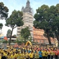 Sáng cuối tuần, đông người đổ về Bưu điện trung tâm TP.HCM chạy bộ