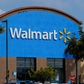 Ông Trump nói Walmart nên 'ăn thuế' thay vì tăng giá hàng hóa