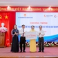 Trao 10 tỉ đồng xóa nhà tạm và 2 tỉ đồng tiếp sức cho bệnh nhi nghèo