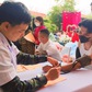 Ấm áp tình người cùng ‘Xuân hồng trên quê gốm’