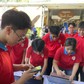 Học sinh giúp người dân xử lý công việc chỉ bằng một cái chạm