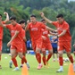 Đội tuyển Việt Nam chuyển sân 'sang, xịn, mịn', không phải vừa tập vừa... ngắm ô tô