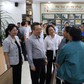 Ông Nguyễn Thanh Nghị thăm hỏi các công chức trẻ hỗ trợ người dân tiếp cận công nghệ