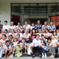 Đại gia đình hơn 40 người thuê xe 45 chỗ đến chúc mừng cô gái tốt nghiệp