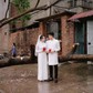 Sự thật bất ngờ về bộ ảnh cưới bên gốc cây ngã đổ sau cơn bão
