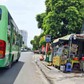 Nhiều điểm dừng xe buýt bị lấn chiếm buôn bán