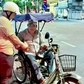 Đón tuổi mới bằng cách tặng quà cho người lạ