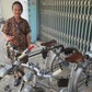 Cặp xe đạp 'vợ chồng' gần 100 tuổi bằng nhôm độc lạ Sài Gòn