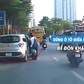 Tài xế ngang nhiên đỗ ô tô trên làn đường sát dải phân cách… để đón khách