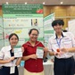 Nhóm học sinh biến vỏ cà chua thành mực in