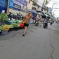 Bày hàng mua bán tràn lan trên vỉa hè, lòng đường