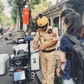 Đỗ xe máy trên vỉa hè TP.HCM: Khi nào không bị CSGT phạt?