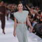 Cựu 'thiên thần nội y' Miranda Kerr trở lại sàn diễn sau hơn 9 năm