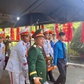 Áo xanh, nhành hoa trắng và lòng biết ơn