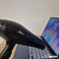 Đi trong trời mưa, laptop, điện thoại dính nước, phải làm sao?