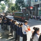 Cầm hoa trắng trên tay, người trẻ TP.HCM tiễn 731 liệt sĩ về nơi an nghỉ