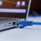 Đã cắm dây mạng Ethernet, có cần tắt Wi-Fi trên máy tính?
