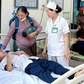 Đàn ong tấn công do bị chọc phá tổ, 27 em học sinh nhập viện