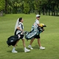 Cô dâu, chú rể đánh golf ngay trong đám cưới, 900 khách phải trầm trồ