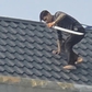Hai đối tượng cầm kiếm cố thủ trên mái nhà đã bị bắt giữ