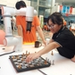 Thích thú xem robot hít đất, đánh cờ và vẽ tranh
